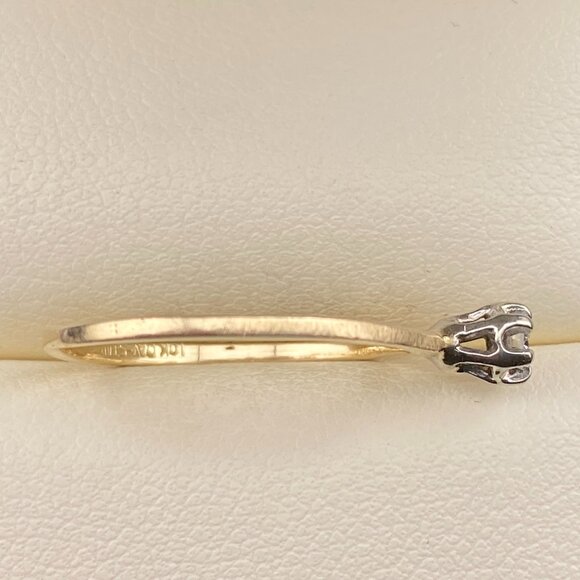 10K Yellow Gold Petite Day-Star 0.06 Carat Diamond Ring Size 6.5 - 0.815 Grams - Picture 4 of 10